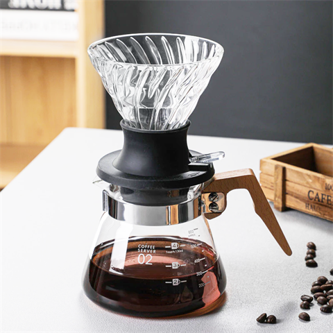 Как приготовить кофе в пуровере с помощью кофейных фильтров V60